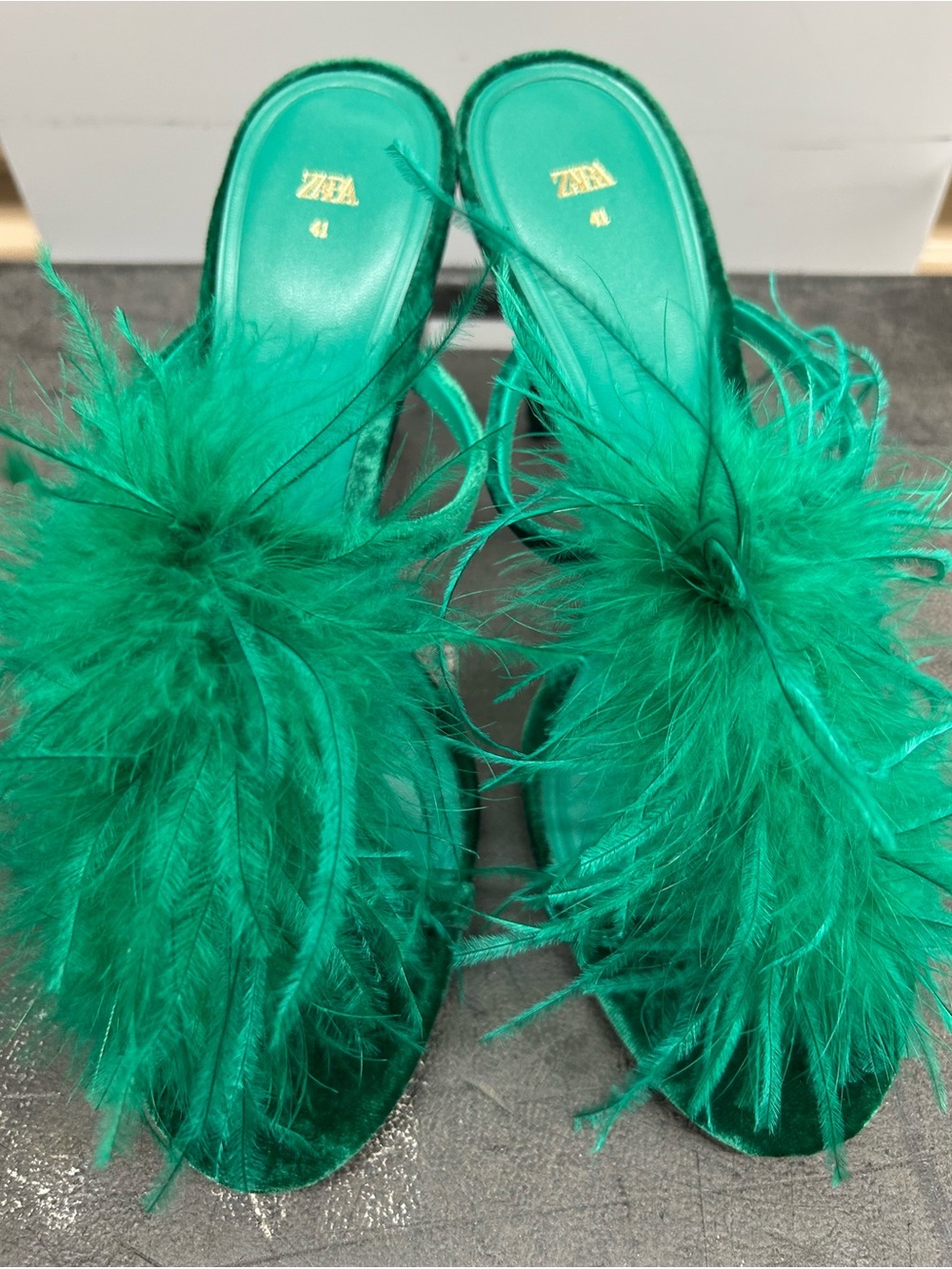 NWT - Zara Emerald Green Feather Slide Heels in Panne Velvet - Picture 4 of 6
